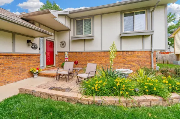 430 N Pine Grove Circle, Wichita, KS 67212