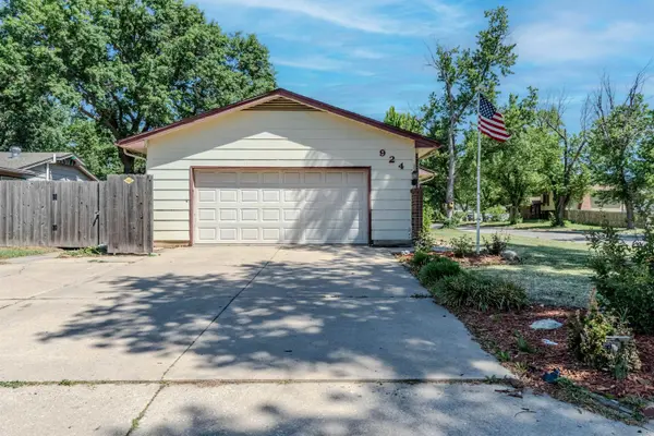 924 E Kay, Derby, KS 67037