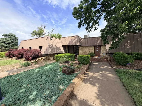 338 N Front St, Salina, KS 67401