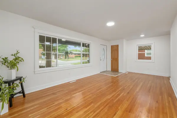 502 Riverdale Dr, Mulvane, KS 67110