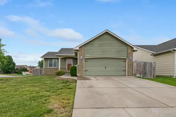 1679 S Lynnrae Ct, Wichita, KS 67207