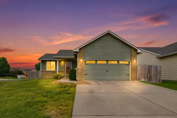 1679 S Lynnrae Ct, Wichita, KS 67207