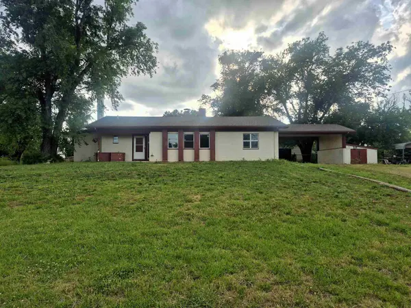 21253 Hoover Ave, Winfield, KS 67156