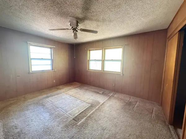 7086 Mill Cove Dr, Manhattan, KS 66503