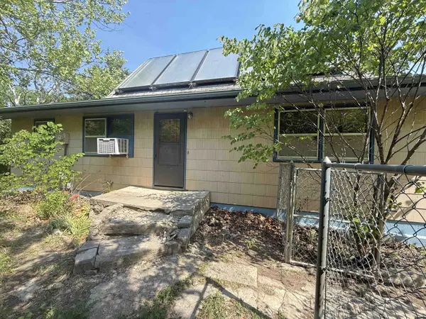 7086 Mill Cove Dr, Manhattan, KS 66503