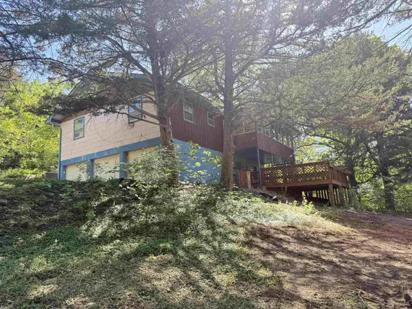 7086 Mill Cove Dr, Manhattan, KS 66503