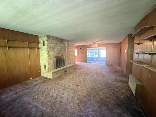 7086 Mill Cove Dr, Manhattan, KS 66503