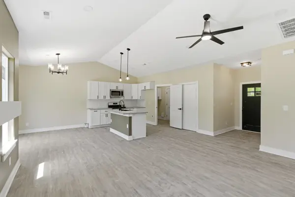 595 S Arbor Valley Way, Valley Center, KS 67147
