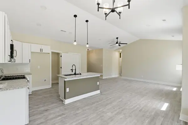 595 S Arbor Valley Way, Valley Center, KS 67147