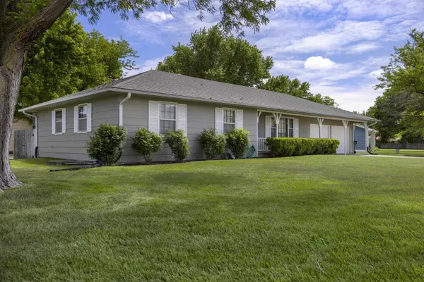 931 Trinity Dr., Newton, KS 67114