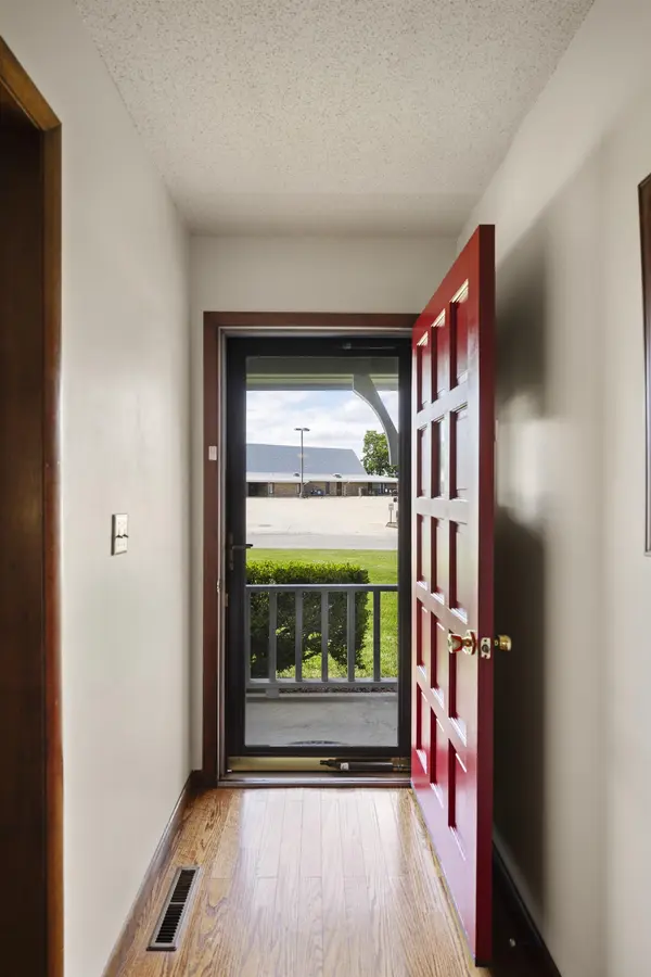 931 Trinity Dr., Newton, KS 67114