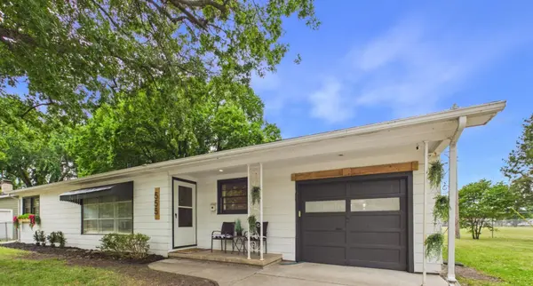 555 N Colby St, Valley Center, KS 67147