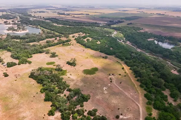 9111 E Long View, Burrton, KS 67020