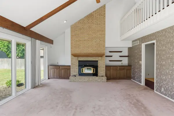1501 Sandalwood Dr, Haysville, KS 67060
