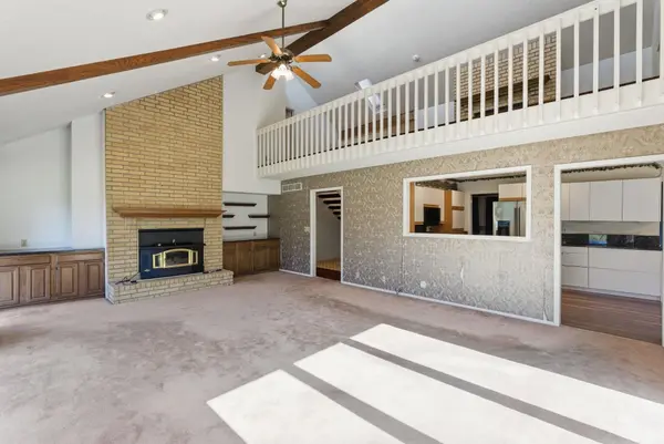 1501 Sandalwood Dr, Haysville, KS 67060