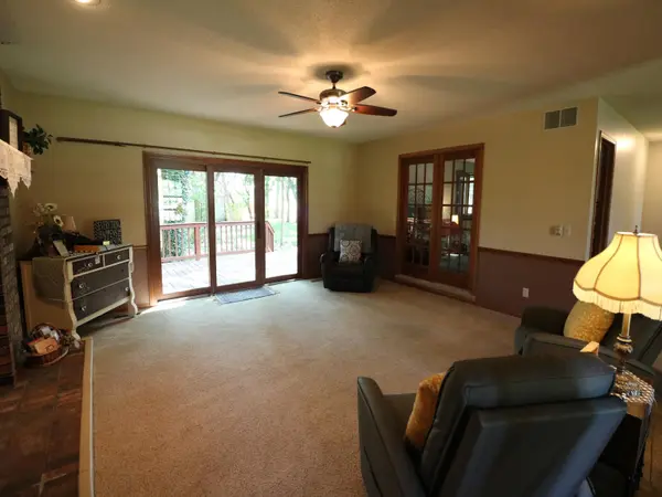 3231 Red Fox Ln, Newton, KS 67114