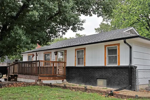 1203 Dover Dr, Salina, KS 67401