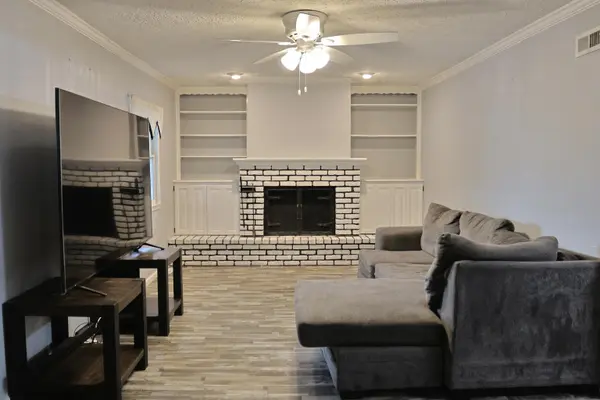 1203 Dover Dr, Salina, KS 67401