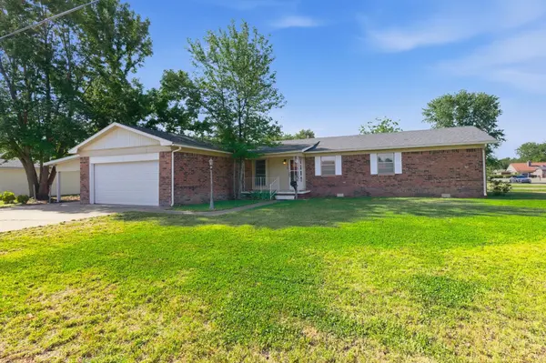 1214 Edgewood, Wellington, KS 67152