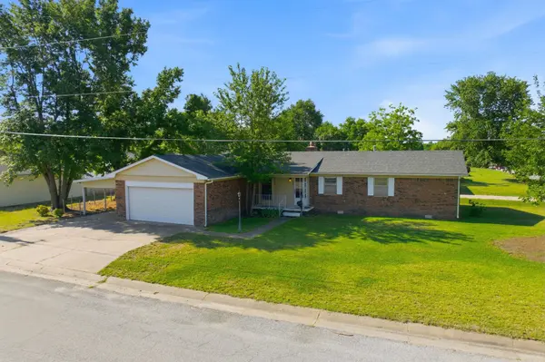 1214 Edgewood, Wellington, KS 67152