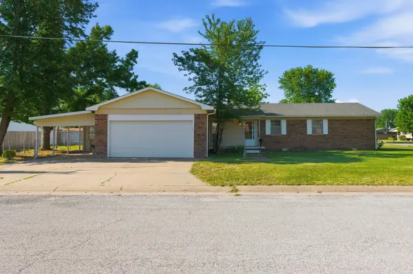 1214 Edgewood, Wellington, KS 67152