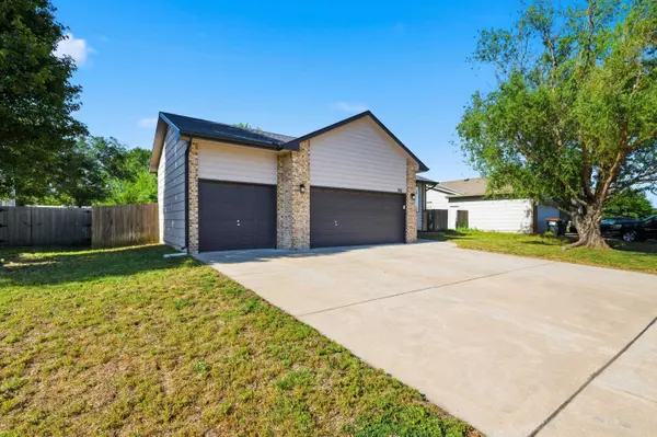 913 W 50th St S, Wichita, KS 67217
