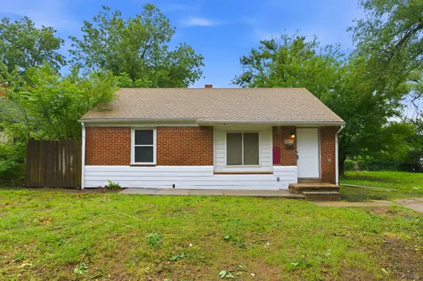 2307 E Shadybrook Ln, Wichita, KS 67214