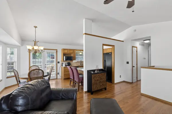 1744 N Country Walk Ln, Mulvane, KS 67110