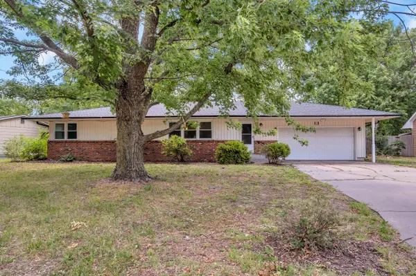 13 Sunset, Hesston, KS 67062