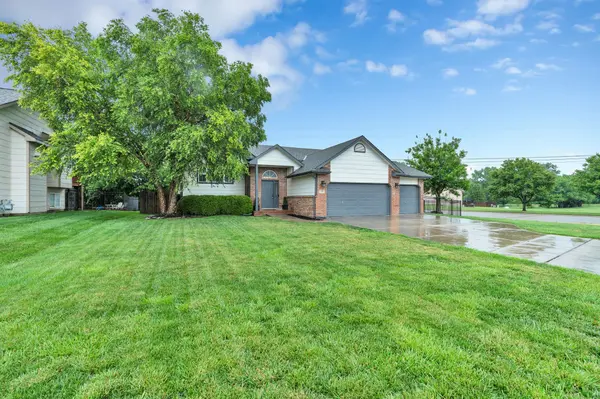 610 W Gatewood Ln, Andover, KS 67002