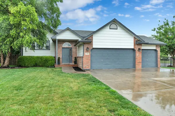 610 W Gatewood Ln, Andover, KS 67002