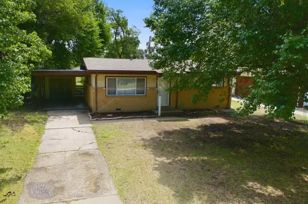 1448 N Prairie Ln, Derby, KS 67037