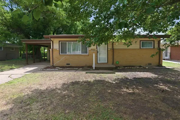 1448 N Prairie Ln,  Derby,  KS 67037