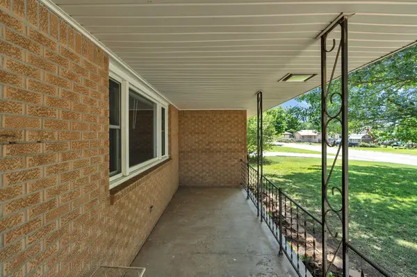 152 W Wallace Ave, Kingman, KS 67068