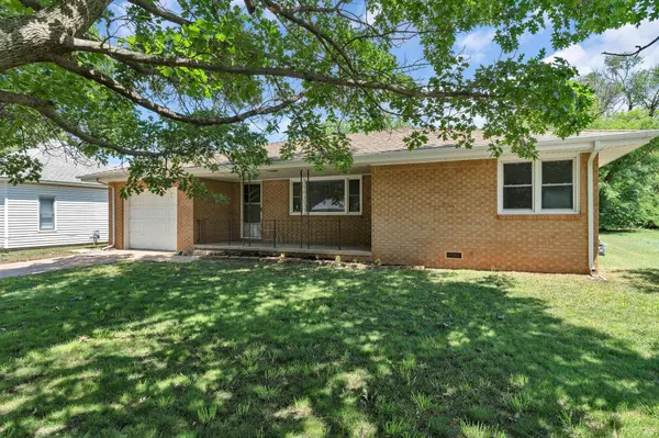 152 W Wallace Ave, Kingman, KS 67068