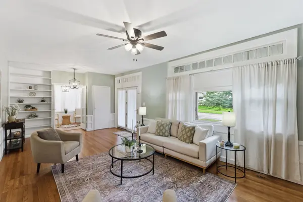 3226 E Country Club Pl, Wichita, KS 67208