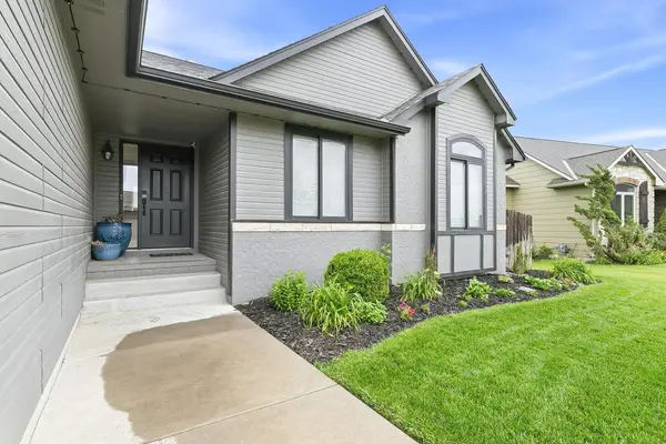 8525 W Candlewood Ct, Wichita, KS 67205