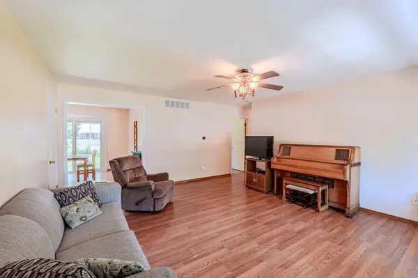 804 E English Ct, Derby, KS 67037