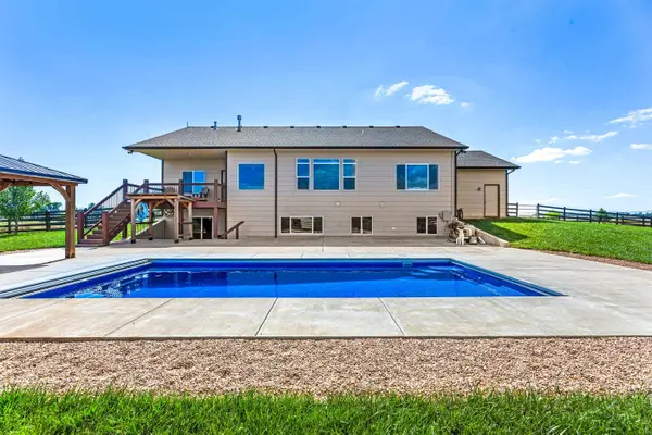 6750 S Hertzler Rd, Halstead, KS 67056-9407