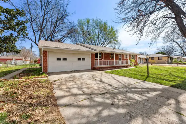 320 S 1st Ave, Clearwater, KS 67026