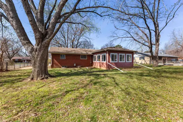 320 S 1st Ave, Clearwater, KS 67026
