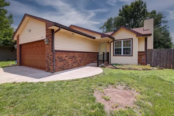 235 W Rosewood Lane,  Derby,  KS 67037