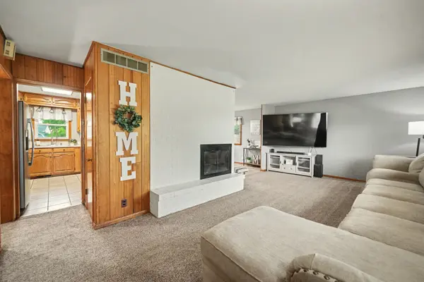 2242 Mayfair Dr, Salina, KS 67401