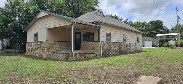 1525 N 7th St,  Arkansas City,  KS 67005