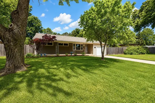 1121 N Ridgewood, Wichita, KS 67208