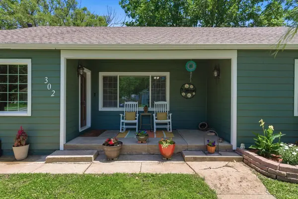 302 N 6th St, Towanda, KS 67144