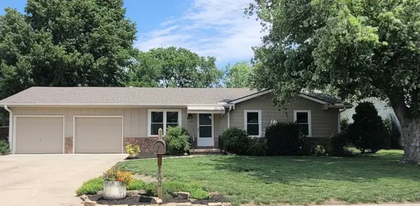 1102 E 5th St, Douglass, KS 67039-9658