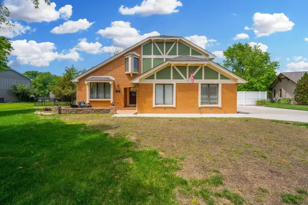 14710 E Willowbend Cir, Wichita, KS 67230