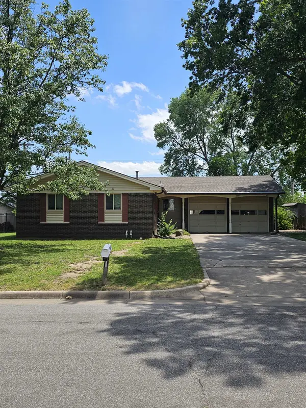 507 Akron,  Augusta,  KS 67010