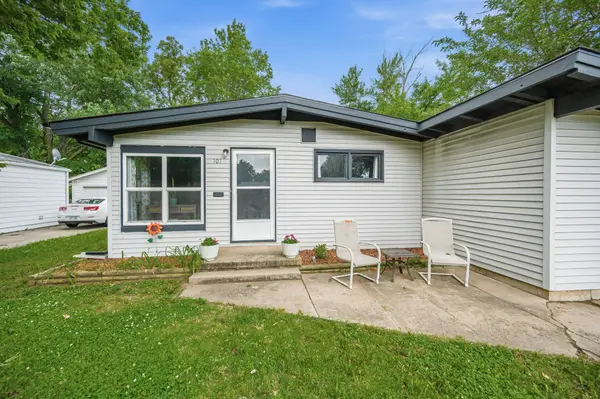101 E Springdale St, Derby, KS 67037-1238